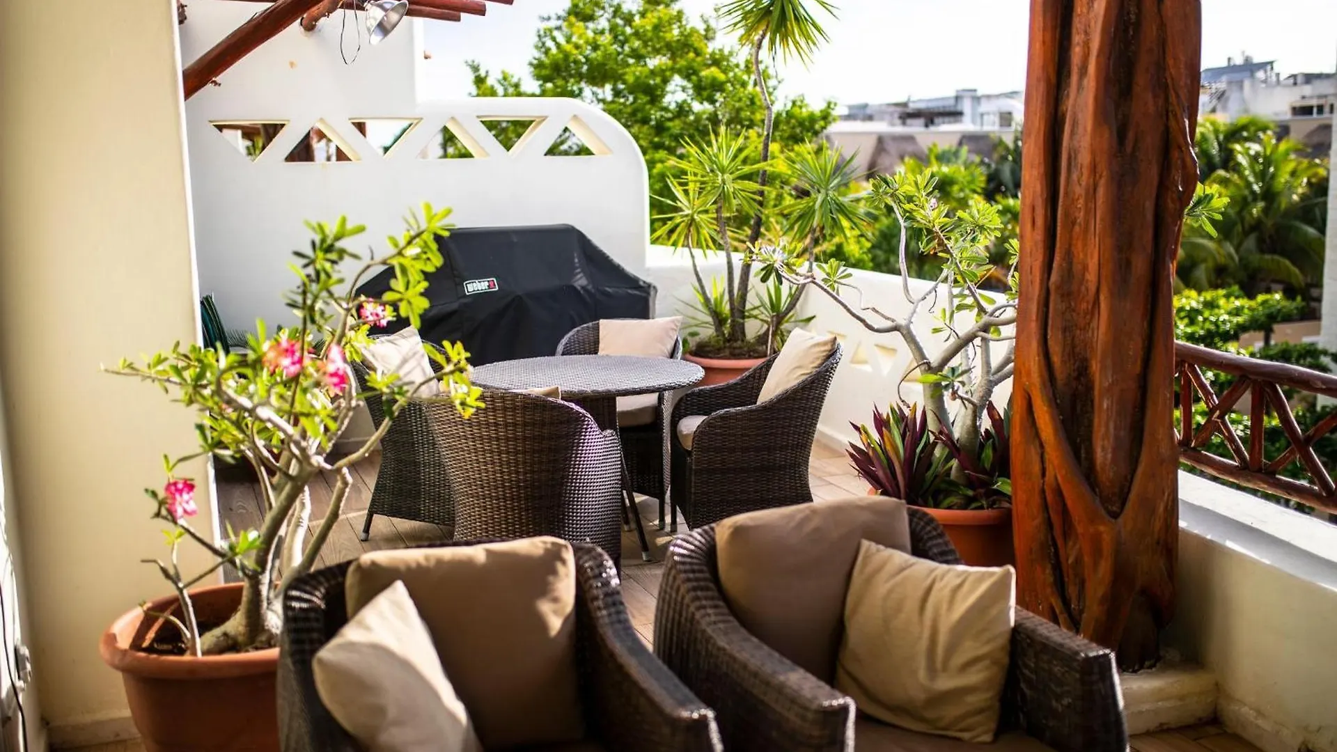 Penthouse Beach Holiday Private Jacuzzi Bbq Family Friendly Maid Service